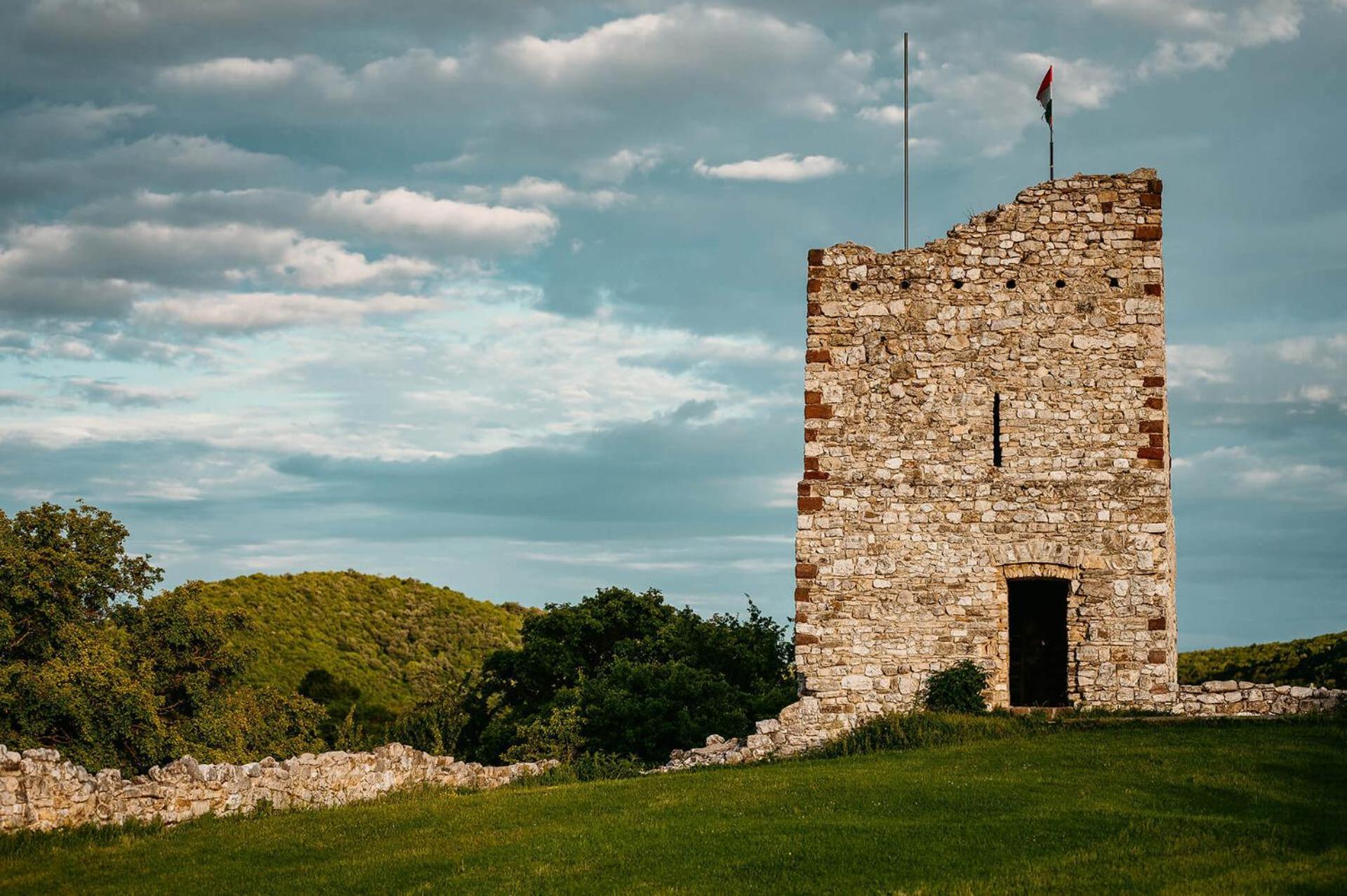 Kakukk Vendéglő Panzió Bánd Exterior foto