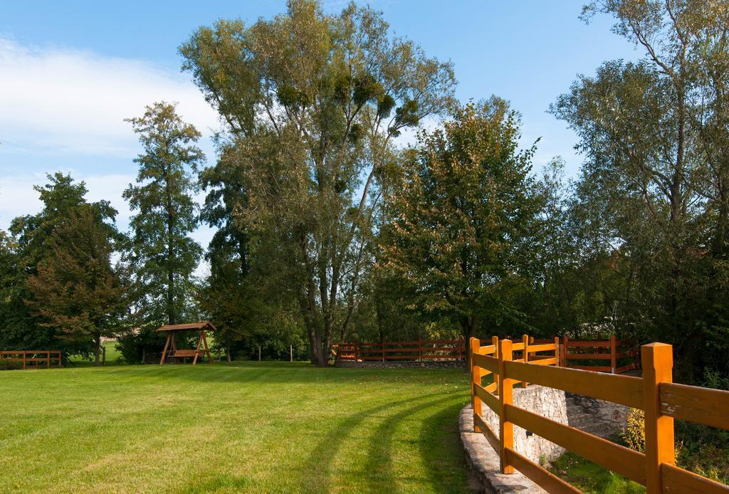 Kakukk Vendéglő Panzió Bánd Exterior foto