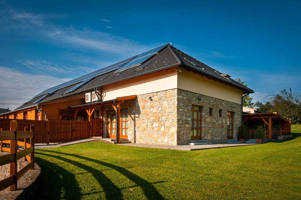 Kakukk Vendéglő Panzió Bánd Exterior foto